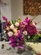 Load image into Gallery viewer, GIF Signature Vase Arrangement