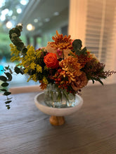 Load image into Gallery viewer, Low Vase Arrangement