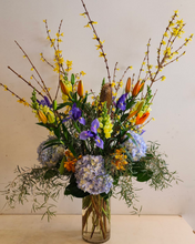 Load image into Gallery viewer, GIF Signature Vase Arrangement