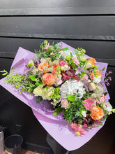 Load image into Gallery viewer, GIF Signature Bouquet