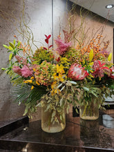 Load image into Gallery viewer, GIF Signature Vase Arrangement