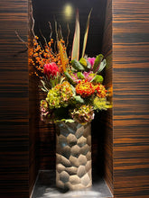 Load image into Gallery viewer, GIF Signature Vase Arrangement