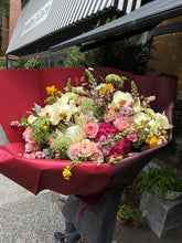 Load image into Gallery viewer, GIF Signature Bouquet