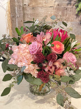 Load image into Gallery viewer, Low Vase Arrangement