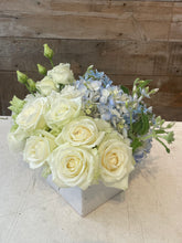 Load image into Gallery viewer, Signature Cocktail Arrangement