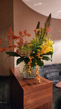 Load image into Gallery viewer, GIF Signature Vase Arrangement