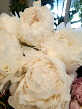Load image into Gallery viewer, Fresh Cut Peonies