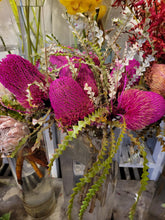 Load image into Gallery viewer, Fresh Cut Proteas