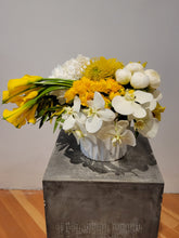 Load image into Gallery viewer, Low Vase Arrangement