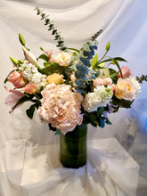 Load image into Gallery viewer, GIF Signature Vase Arrangement