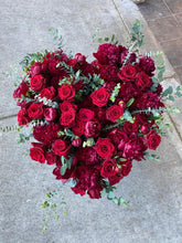 Load image into Gallery viewer, Romantic Heart Centrepiece