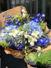 Load image into Gallery viewer, GIF Luxe Blue Bouquet