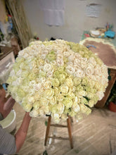 Load image into Gallery viewer, Rose Pavé Bouquet