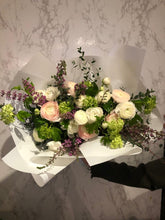 Load image into Gallery viewer, Ranunculas Bouquet
