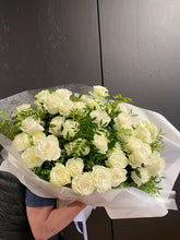 Load image into Gallery viewer, Ultimate Rose Bouquet