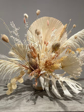 Load image into Gallery viewer, Dried & Preserved Bouquet