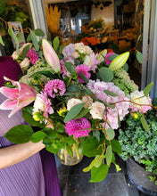 Load image into Gallery viewer, Low Vase Arrangement