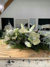 Load image into Gallery viewer, Holiday Celebration Centrepiece