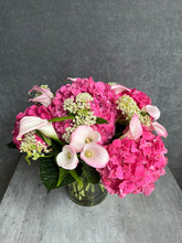 Load image into Gallery viewer, Low Vase Arrangement