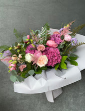 Load image into Gallery viewer, GIF Signature Bouquet