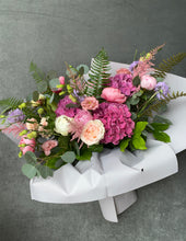 Load image into Gallery viewer, GIF Signature Bouquet