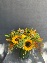 Load image into Gallery viewer, Low Vase Arrangement