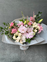 Load image into Gallery viewer, GIF Signature Bouquet