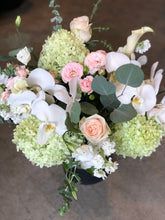 Load image into Gallery viewer, GIF Signature Bouquet