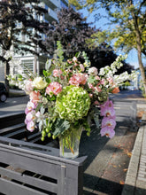 Load image into Gallery viewer, GIF Signature Vase Arrangement