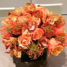 Load image into Gallery viewer, Holiday Celebration Centrepiece