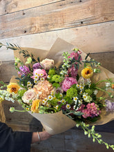 Load image into Gallery viewer, GIF Signature Bouquet
