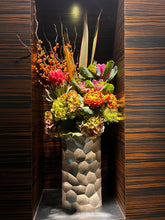 Load image into Gallery viewer, GIF Signature Vase Arrangement

