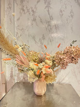 Load image into Gallery viewer, Dried &amp; Preserved Florals Bouquet
