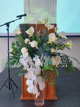 Load image into Gallery viewer, Classic White Vase Arrangment
