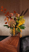 Load image into Gallery viewer, GIF Signature Vase Arrangement
