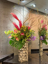 Load image into Gallery viewer, GIF Signature Vase Arrangement
