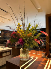 Load image into Gallery viewer, GIF Signature Vase Arrangement

