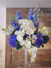 Load image into Gallery viewer, GIF Signature Vase Arrangement
