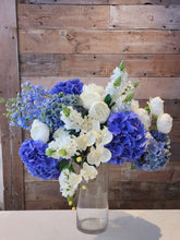 Load image into Gallery viewer, GIF Signature Vase Arrangement
