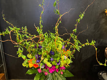 Load image into Gallery viewer, Spring Bouquet
