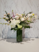 Load image into Gallery viewer, GIF Signature Vase Arrangement
