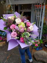 Load image into Gallery viewer, GIF Luxe Purple Bouquet
