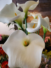 Load image into Gallery viewer, Fresh Cut Calla Lilies

