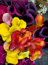 Load image into Gallery viewer, Fresh Cut Calla Lilies

