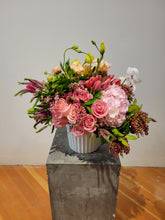 Load image into Gallery viewer, Low Vase Arrangement
