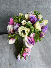 Load image into Gallery viewer, Fresh Cut Anemone
