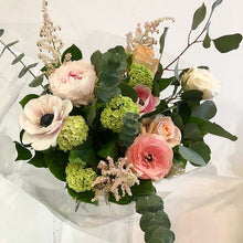 Load image into Gallery viewer, Seasonal Bouquet
